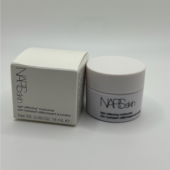 NARS Skin Light Reflecting Moisturizer - Picture 1 of 2